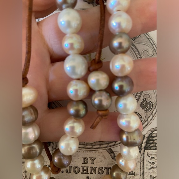 Simply Gorgeous Multi Freshwater Pearls On High Quality Leather Cord - Picture 5 of 8